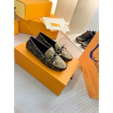 Louis Vuitton Low Shoes